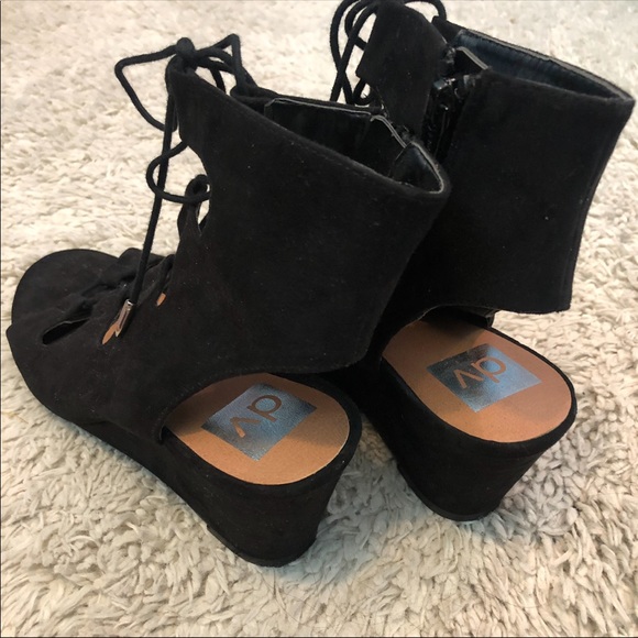 Gladiator Wedge Heels - Picture 3 of 3